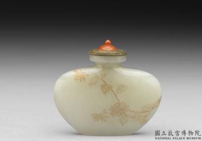 图片[2]-Jade snuff bottle with a filled-gold chrysanthemum-blossom design, Qing dynasty, 18th century-China Archive